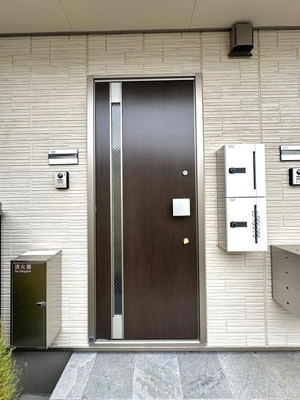 【その他共用部分】 | ウィンディア千年Ⅱ | 共用エントランスには宅配BOXがあるので荷物の受け取りもスムーズに♪再配達を依頼する手間が省けます☆