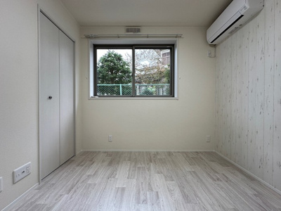 【洋室】 | ウィンディア千年Ⅱ | 洋室4.5帖☆リビングダイニングキッチンから繋がるお部屋です♪こちらのお部屋にもエアコンが付いています◎