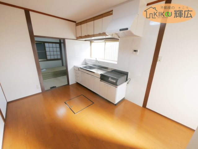 加古川市野口町野口　中古戸建の居間・リビング|室内リフォーム済みで即ご入居出来ます
JR「東加古川駅」まで徒歩約23分ですので、通勤、通学に便利な立地です。