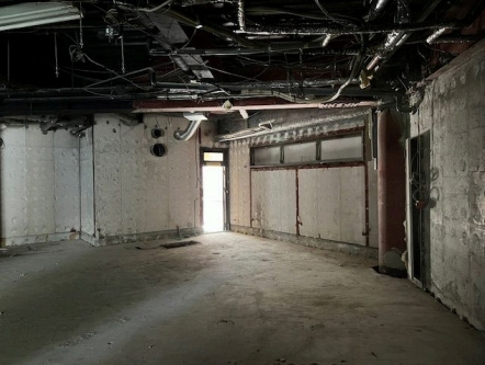  ALビルの駐車場