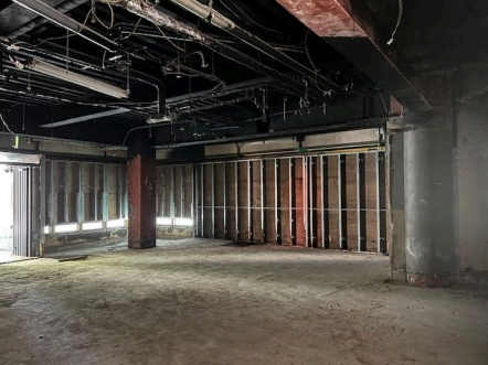  ALビルの駐車場