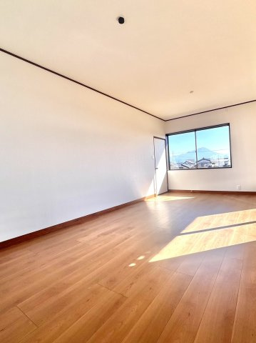 米子市中島1丁目中古戸建の洋室