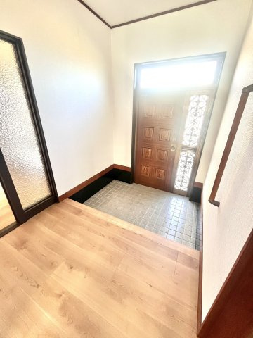 米子市中島1丁目中古戸建の玄関