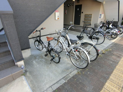 【駐車場】 | メゾンドイスティクラール | 駐輪スペース