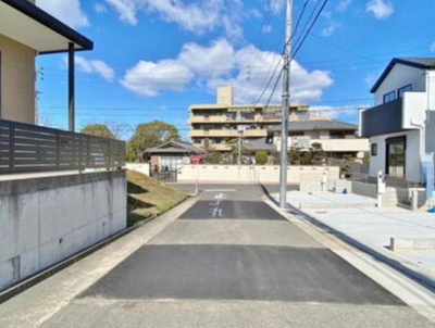 【前面道路含む現地写真】 | Terrechez緑区藤塚1期全4棟＜新築一戸建て仲介手数料無料＞ | 前面道路含む現地写真です