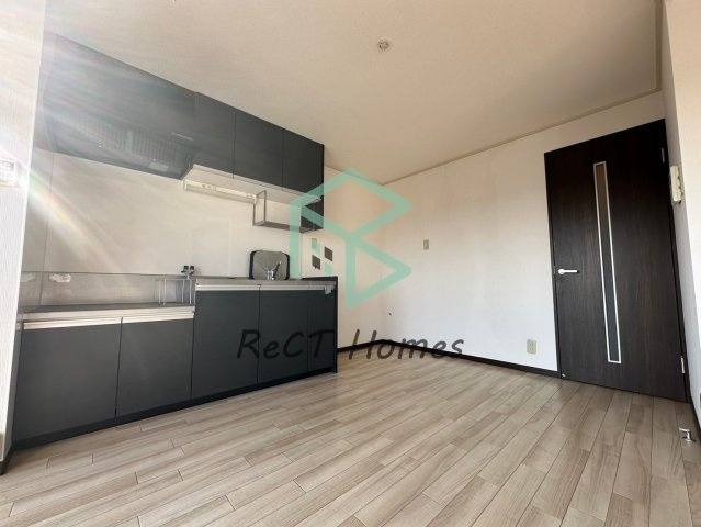 西飾磨ハイツの居間・リビング