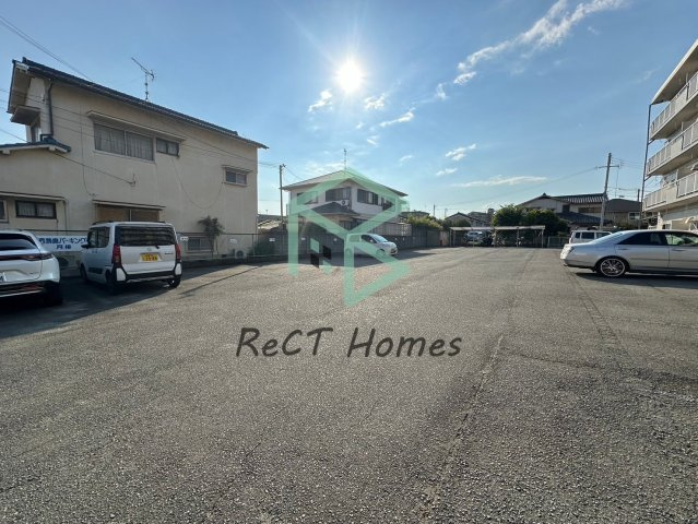 西飾磨ハイツの駐車場