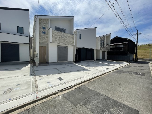 守山区鳥羽見113④【仲介手数料無料　鳥羽見小学校・守山西中学校】の前面道路含む現地写真|撮影
社長の村田です！
自らプレイヤーとして営業しています
長年の経験と実績から皆様により良いマイホーム購入のご提案をいたします。
住宅ローンの不安や購入後の不安等何でもご相談ください。
