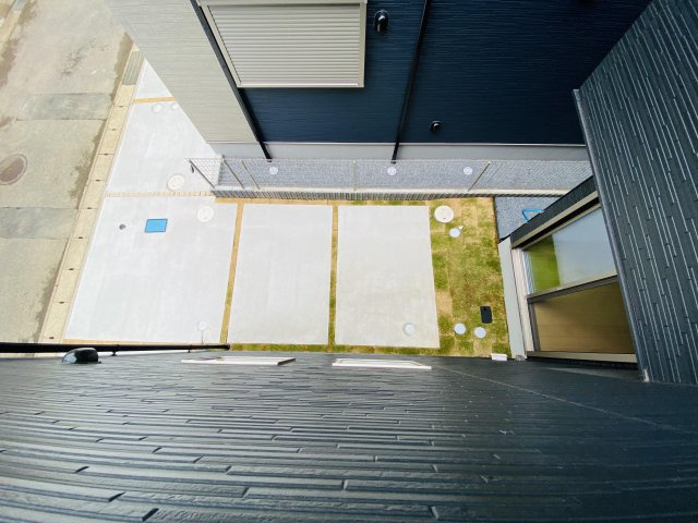 飯田町　戸建　フレスティア成田の駐車場