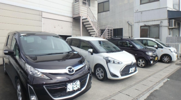 東伊達町杉原事務所・倉庫の駐車場