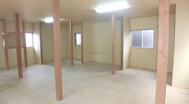 東伊達町杉原事務所・倉庫のロビー