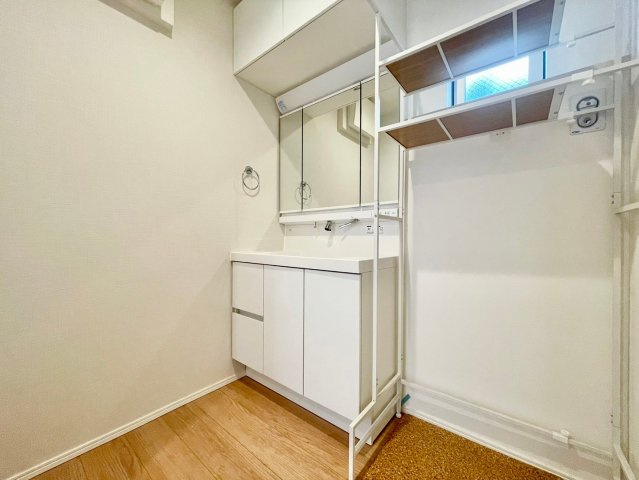 名東区上社三丁目戸建の独立洗面台|洗面所②