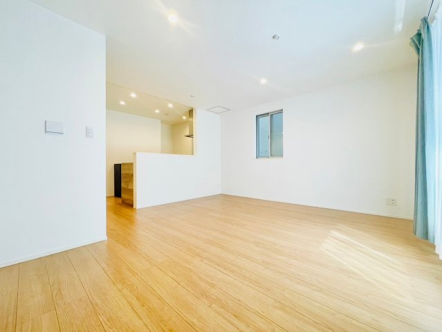 名東区上社三丁目戸建の居間・リビング|LDK②