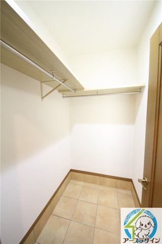 加古郡播磨町宮西１丁目の中古一戸建の収納|玄関横収納です。