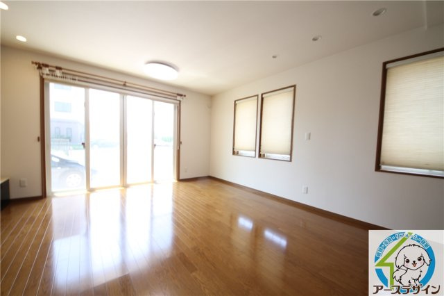 加古郡播磨町宮西１丁目の中古一戸建の居間・リビング|おしゃれな居間です