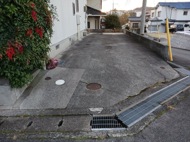 【前面道路含む現地写真】