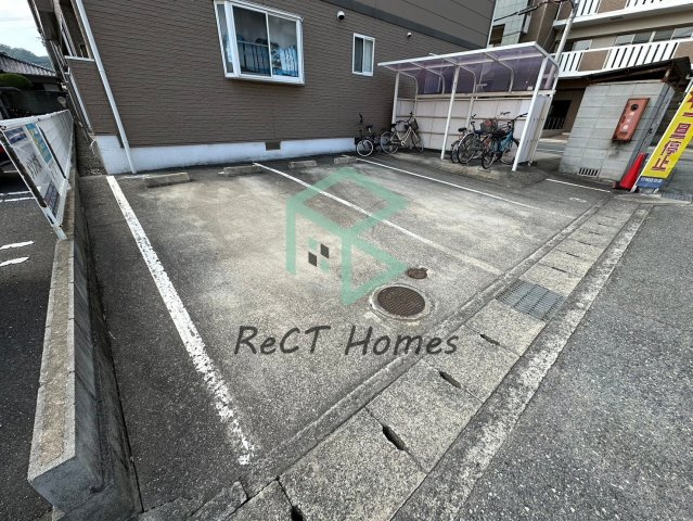 メゾン付城の駐車場