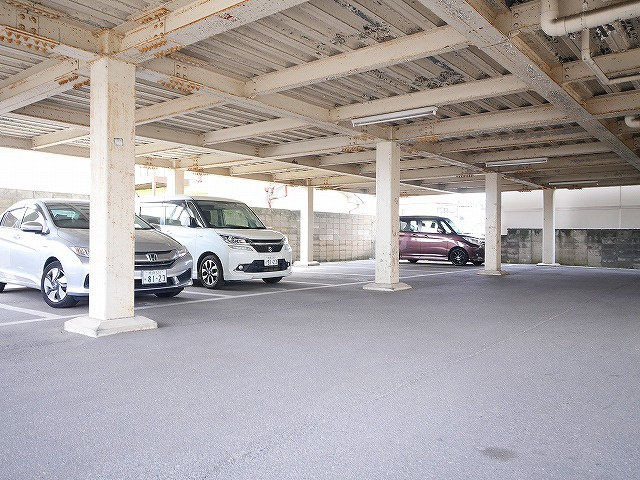 中川マンションの駐車場|車をお持ちの方に嬉しい駐車場付きの物件です