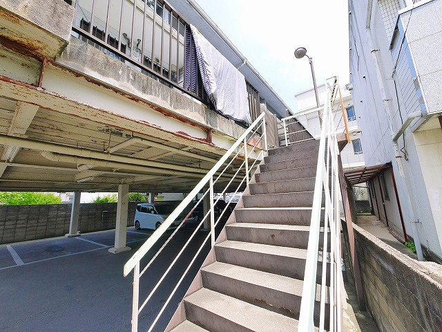 中川マンションのその他共用部分|共用の階段です