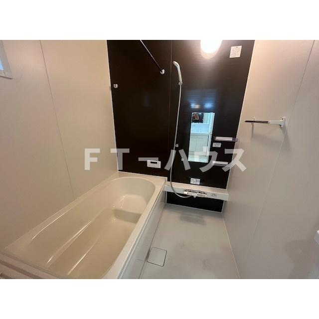 千葉市花見川区長作台２丁目の一戸建ての浴室