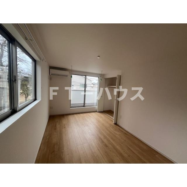 千葉市花見川区長作台２丁目の一戸建ての居間・リビング