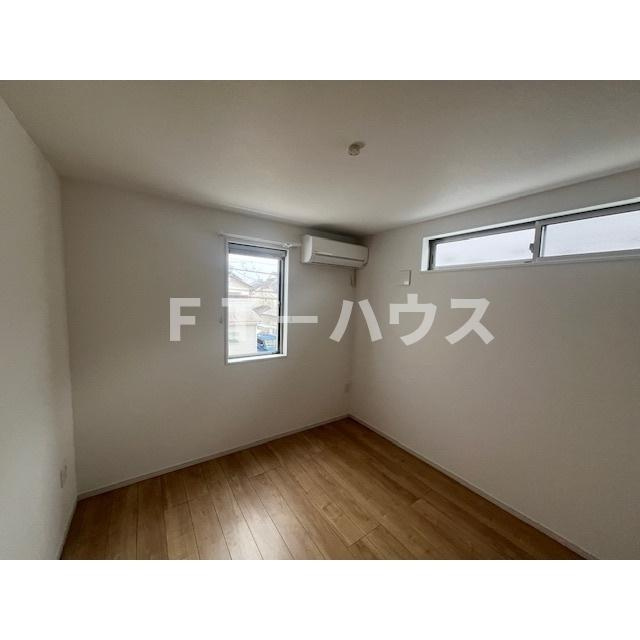 千葉市花見川区長作台２丁目の一戸建ての居間・リビング