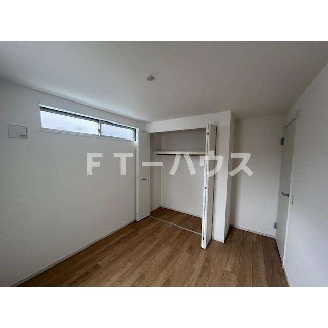 千葉市花見川区長作台２丁目の一戸建ての居間・リビング