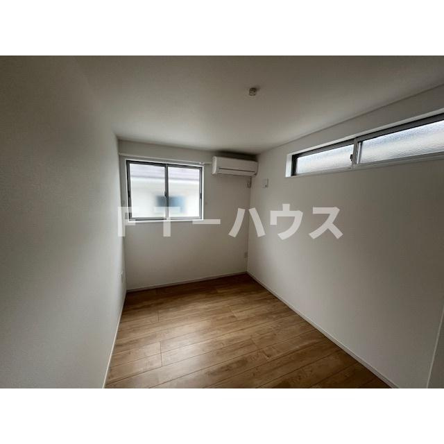 千葉市花見川区長作台２丁目の一戸建ての居間・リビング