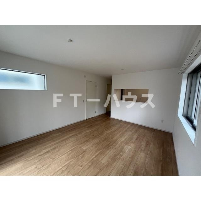 千葉市花見川区長作台２丁目の一戸建ての居間・リビング