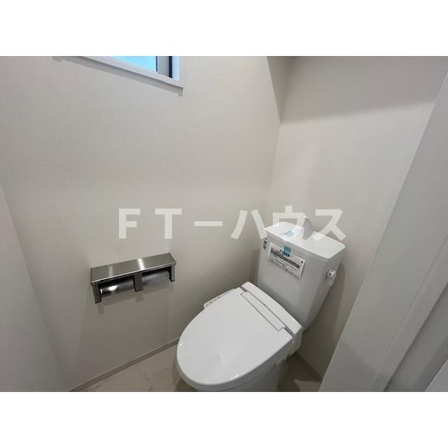 千葉市花見川区長作台２丁目の一戸建てのトイレ