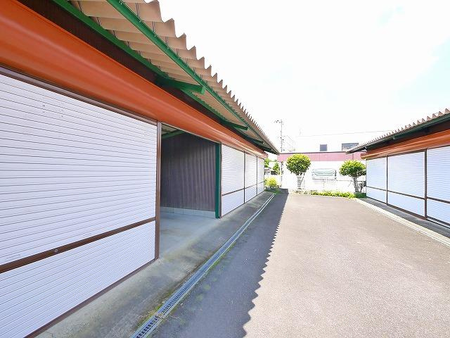 北岡シャッター付ガレージ