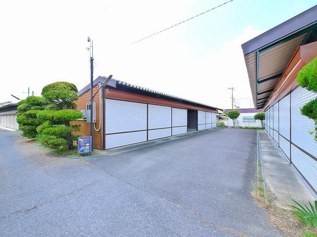 北岡シャッター付ガレージ