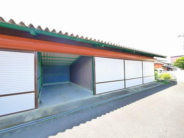 北岡シャッター付ガレージ