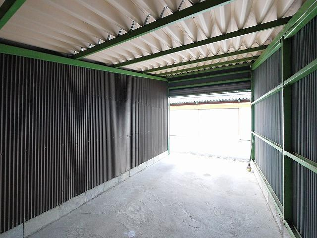 北岡シャッター付ガレージ