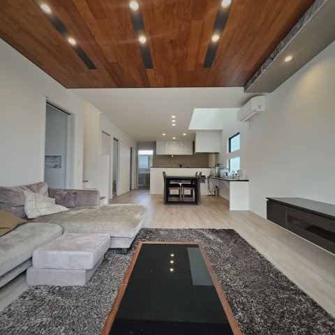 下之城町183-20　4LDKの居間・リビング