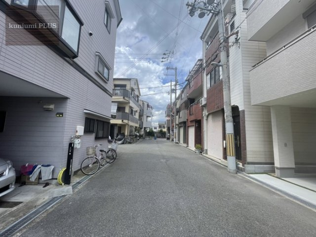 大阪市旭区赤川4丁目の前面道路含む現地写真