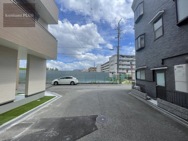 大阪市旭区赤川4丁目の前面道路含む現地写真