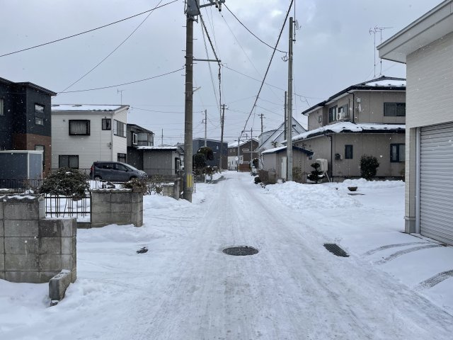 八戸市大字河原木字小田上の前面道路含む現地写真