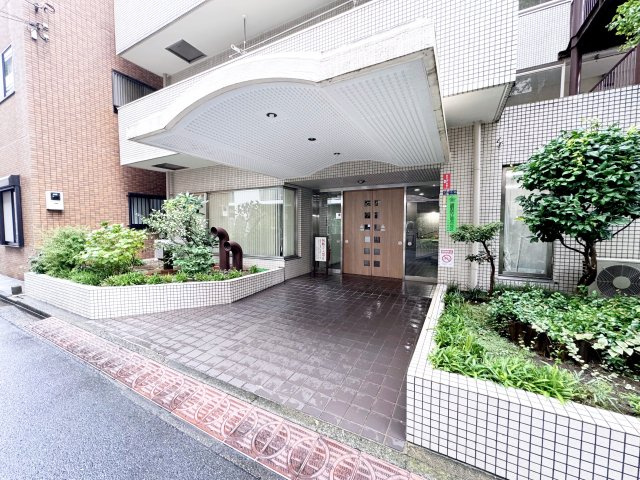 錦糸町ガーデニアのエントランス|緑豊かなエントランスがお出迎え