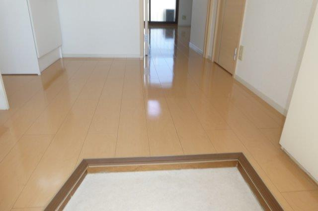 倉敷市老松町１丁目のアパートの玄関