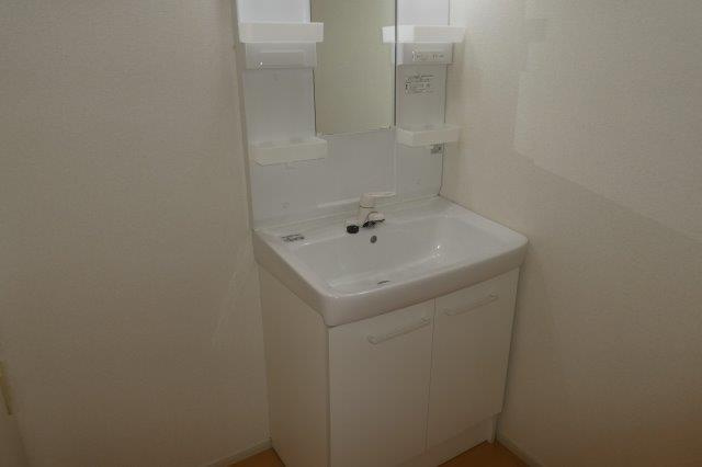 倉敷市老松町１丁目のアパートの独立洗面台