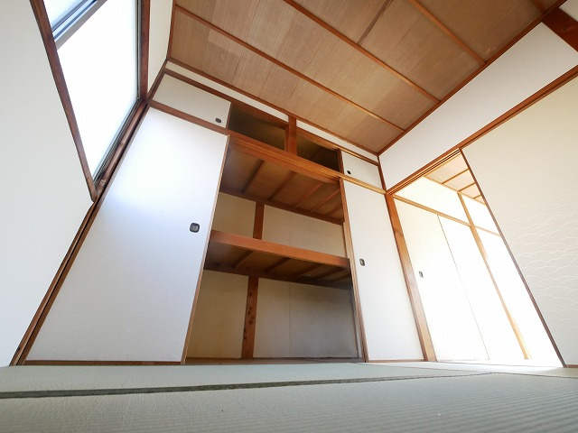 奈良市南紀寺町2丁目貸家の収納|大きなスペースがあり、収納には困りません
