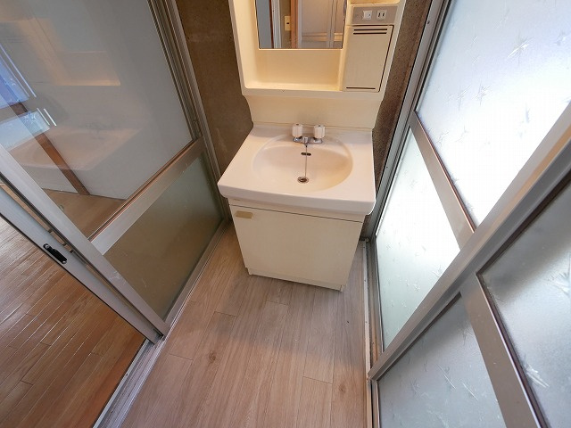 奈良市南紀寺町2丁目貸家の独立洗面台|独立洗面化粧台付き