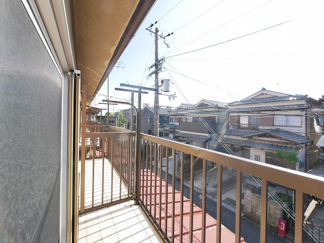 奈良市南紀寺町2丁目貸家のバルコニー|日当たりも良好です。
