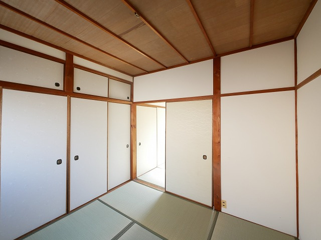 奈良市南紀寺町2丁目貸家の和室|和室ならではの温かな和の空間で寛ぎの時間を過ごせます