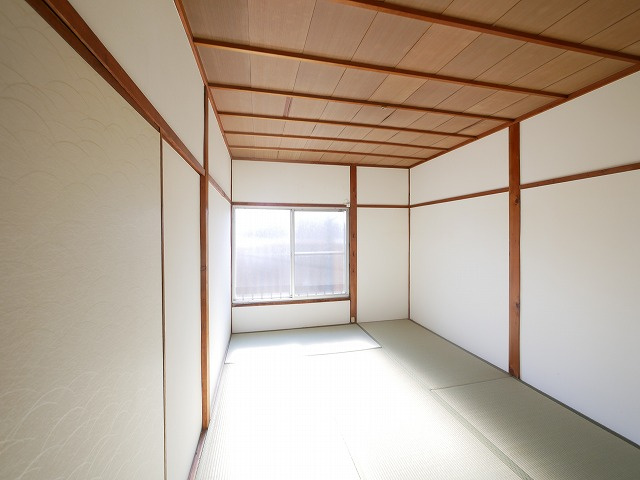 奈良市南紀寺町2丁目貸家の寝室|和室、ちょっとしたくつろぎスペースにいかがでしょうか