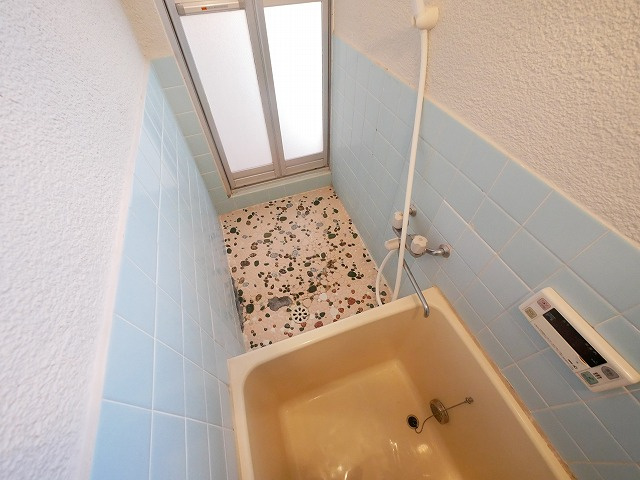 奈良市南紀寺町2丁目貸家の浴室|落ち着いた空間のお風呂です