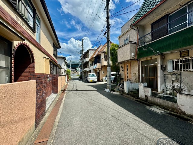 門真市南野口町　中古テラスの前面道路含む現地写真