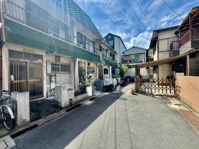 門真市南野口町　中古テラスの前面道路含む現地写真