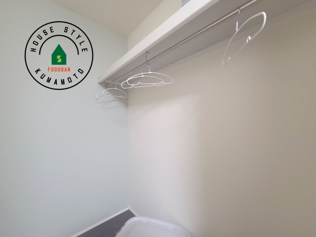 熊本市中央区出水6丁目第2₋2棟（1号棟）の収納|洋服や大きな荷物が多い方や人数の多いご家族などは、一般的なクローゼットよりもウォークインクローゼットのほうが使い勝手が良いです。